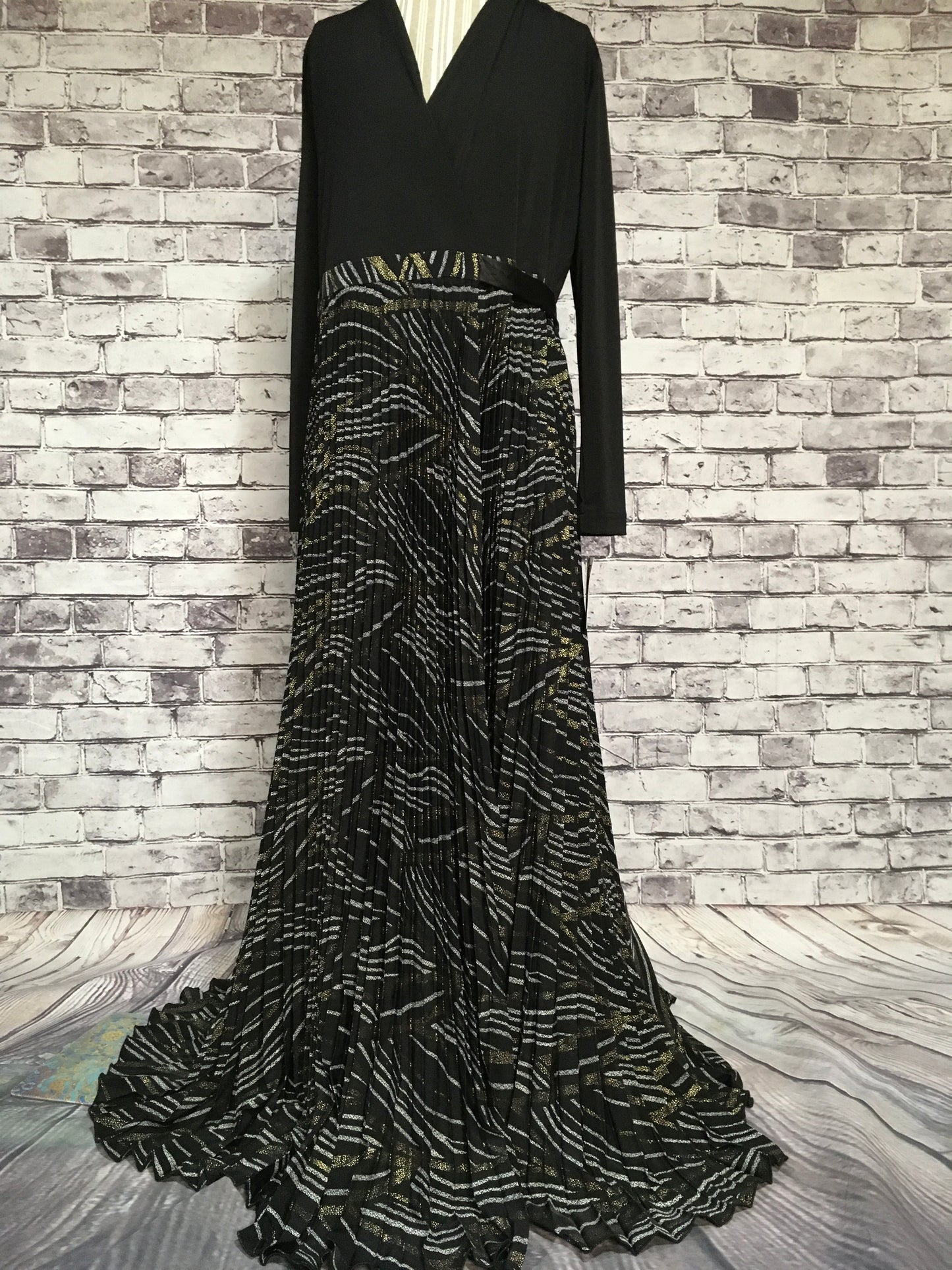 Lularoe Elegant Deanne wrap dress